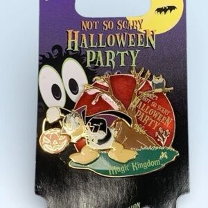 Disney Pin Donald as Vampire Mickey’s Not So Scary Halloween Party 2006 Dangle